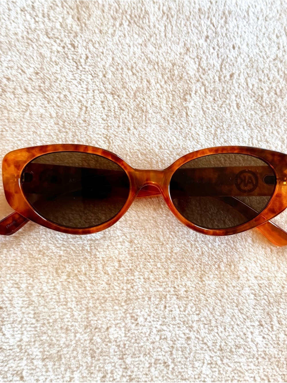 Warm Brown Y2K Tortoise Shell Cat-Eye Sunglasses